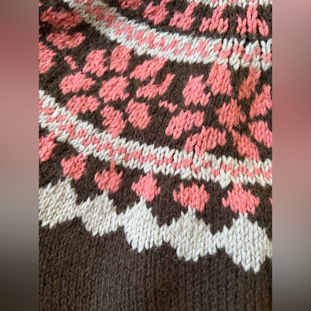 Hand-knit Sweater - Picture 6 of 8